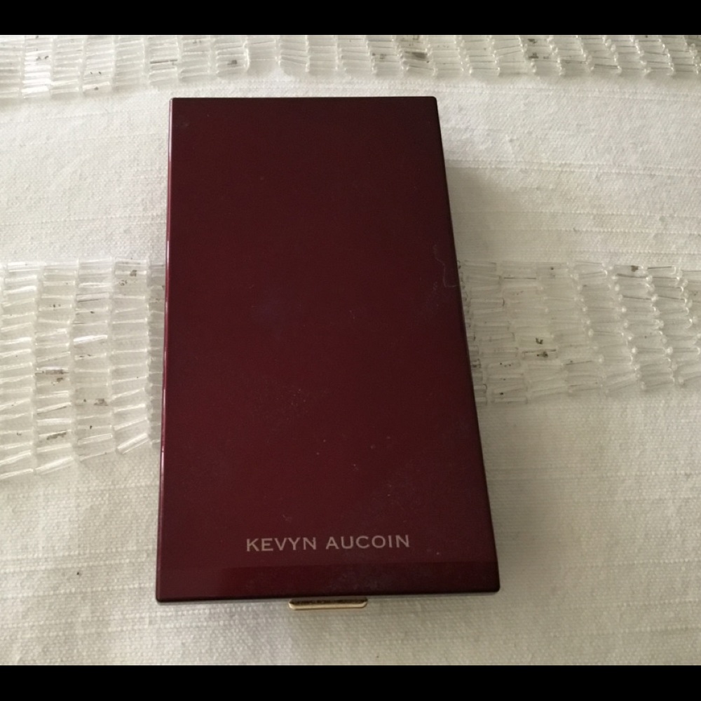 Kevyn Aucoin Dew Drop Powder Foundation